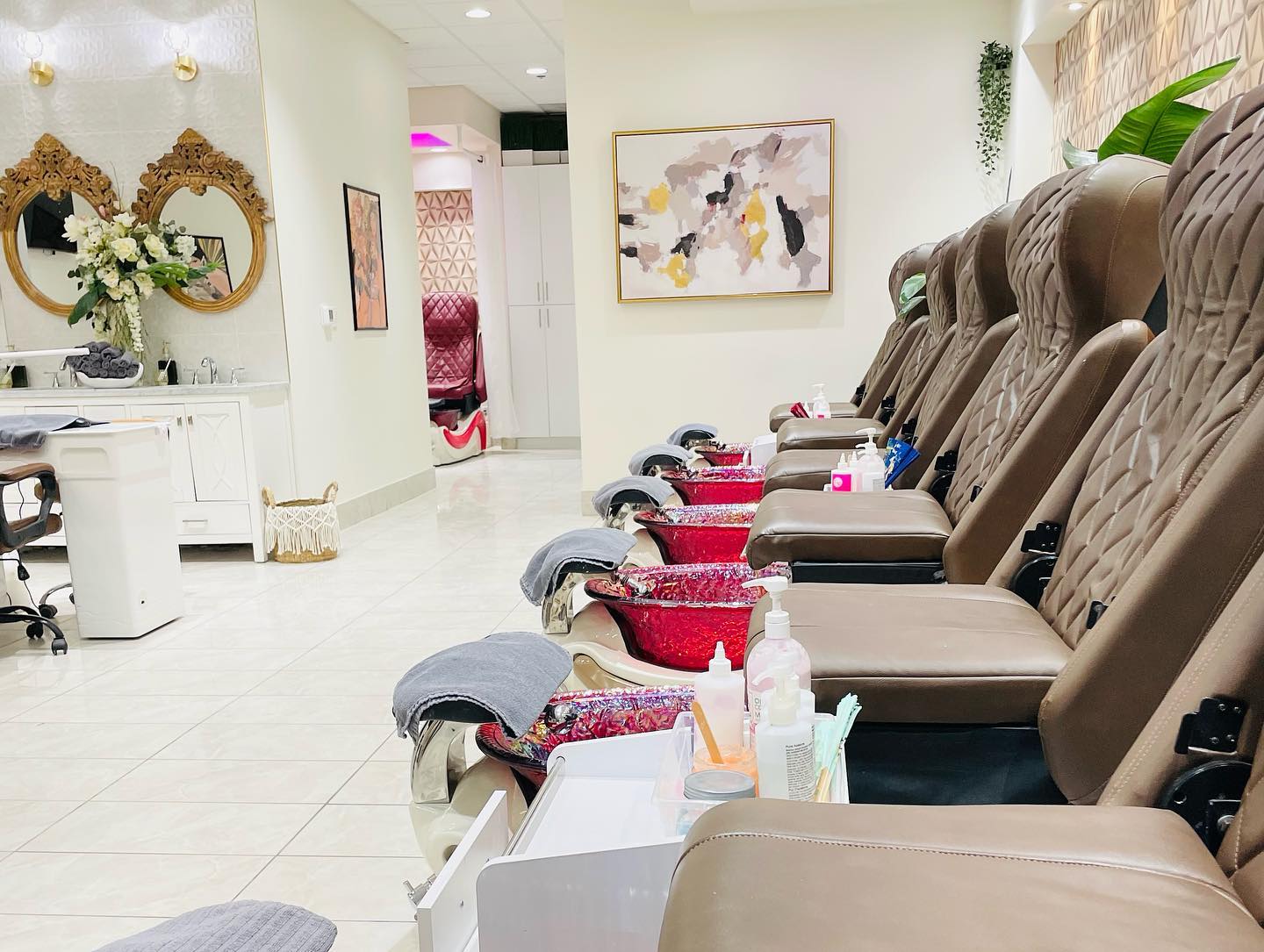 Read more about the article Smooth Moves: A Client’s Guide to Callus Removal at Nail Salons
